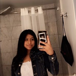 Meet your Posher, Yessenia